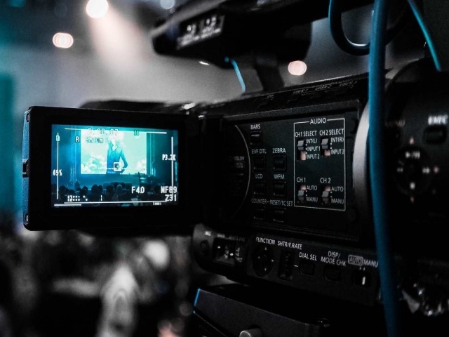 Desarrollo de eventos virtuales bajo streaming